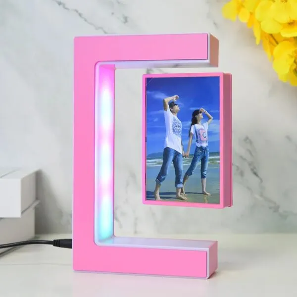 Lampe LED en forme de lettre C rose, idéale pour la décoration intérieure, avec un affichage lumineux et moderne. Parfaite pour ajouter une touche de style à votre espace.