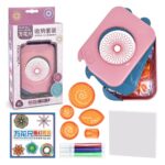 Pistolet à peinture pour enfants avec motifs colorés, comprenant des tampons en forme de roue, des pinceaux et une petite palette pour créer des œuvres d'art amusantes.