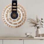 Horloge calendrier décorative avec phases de lune, affichage des jours, mois et dates, idéale pour une décoration de style scientifique ou moderne.