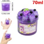 Bocal de gelée de raisin violet avec petits fruits en gelée, idéal pour la décoration ou le jeu. Capacité de 70 ml, dimensions 4,2 cm x 4,2 cm x 4,2 cm.