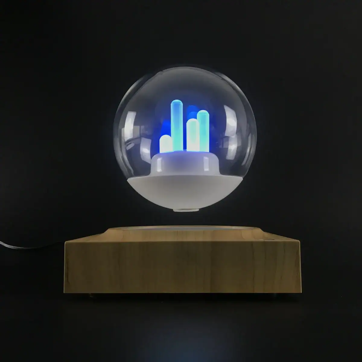 Lampe décorative en forme de boule à LED avec base en bois, idéale pour la décoration scientifique ou moderne. Émet une lumière bleue et blanche, apportant une touche innovante à votre intérie.