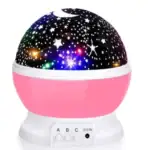Lampe projection d'étoiles et lune pour chambre d'enfant, créant une ambiance magique et relaxante avec un ciel étoilé lumineux.
