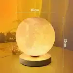 Lampe lune 3D avec base en bois, éclairage doux et ambiance chaleureuse, idéale pour la décoration intérieure ou comme veilleuse pour une atmosphère relaxante.