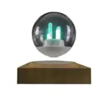 Lampe scientifique avec globe en verre et base en bois, idéale pour la décoration de style scientifique ou éducatif.
