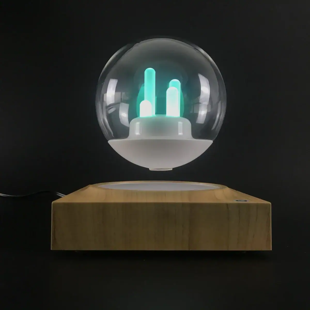 Ampoule de décoration scientifique avec lumière LED bleue dans une sphère en verre.