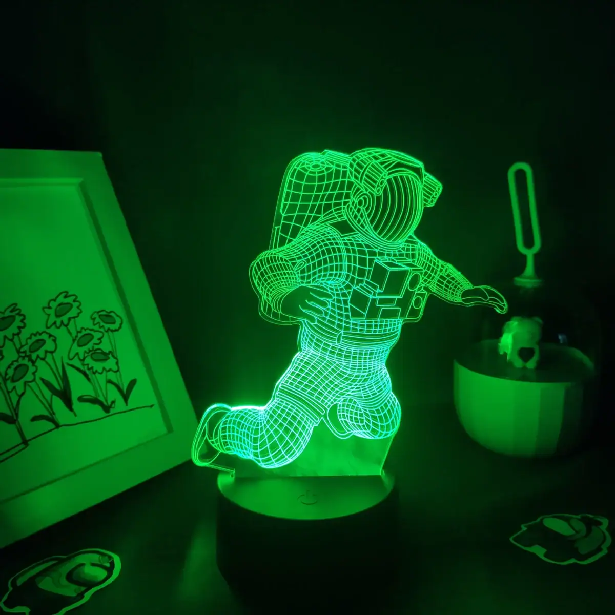Lumière LED verte représentant un astronaute en 3D, parfait pour la décoration scientifique ou pour les amateurs d'espace et d'astronomie.