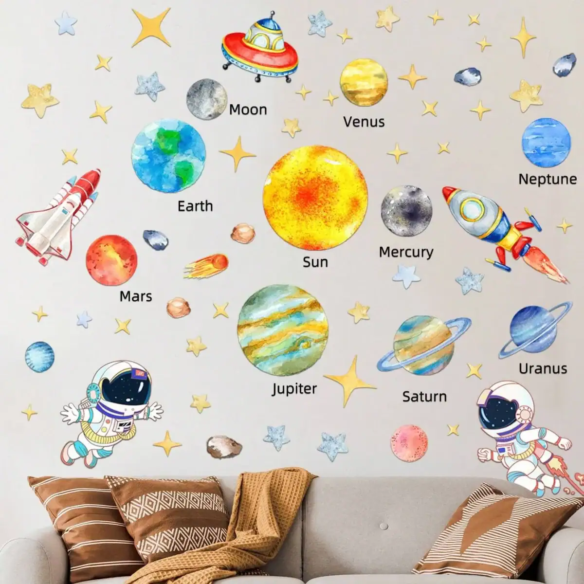 Décoration murale éducative représentant le système solaire avec planètes, étoiles et astronautes pour une chambre d'enfant ou une salle d'apprentissage.