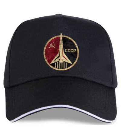 Casquette noire avec logo soviétique, symbole de l'Union soviétique et de la conquête spatiale, idéale pour les amateurs d'histoire et de science-fiction.