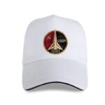 Casquette blanche avec logo soviétique, symbole de l'URSS et de la conquête spatiale.