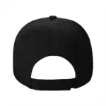 Casquette noire de style sportif vue de dos, avec fermeture réglable. Parfaite pour un look décontracté ou pour protéger du soleil lors d'activités en extérieur.