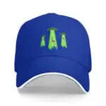 Casquette bleue avec motifs de champignons phosphorescents verts et roses, idéale pour les amateurs de science et de décoration originale.