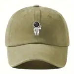 Casquette beige avec petit logo d'astronaute stylisé, parfait pour les amateurs de science et d'astronomie. Accessoire tendance et original pour un look décontracté.