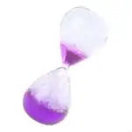 Pendentif en verre d'art avec dégradé violet et blanc, forme d'ampoule ou de goutte d'eau, décoration de style scientifique ou artistique.
