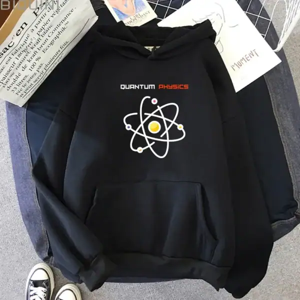 Sweat à capuche noir avec logo atomique et texte "Quantum Physics" pour passionnés de physique quantique. Confortable, idéal pour étudiants et amateurs de sciences.