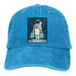 Casquette en denim bleu avec patch d'astronaute illustré, parfait pour les amateurs de science et d'exploration spatiale.