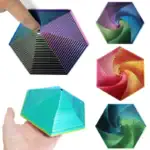 Hexagone en spirale colorée en plastique 3D, objet scientifique décoratif, avec motifs géométriques en dégradé de couleurs vives, idéal pour la décoration ou l'étude de formes.
