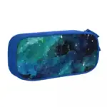 Trousse scolaire avec motif galaxie et étoiles, idéale pour les fournitures d'école ou de bureau, apportant une touche d'univers à votre organisation.
