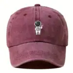 Casquette rose avec logo d'astronaute cartoon, accessoire de mode original et tendance pour les amateurs de science et d'espace.