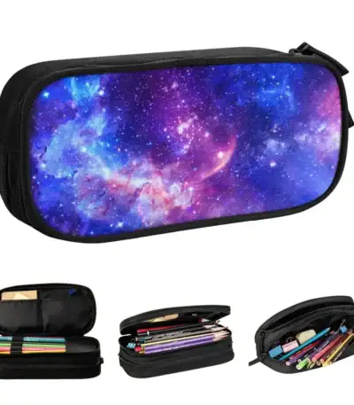 Étui à crayons avec motif galaxie et étoiles, parfait pour la décoration scientifique et la papeterie.