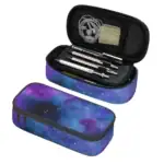Étui à stylos avec motif galaxie pour accessoires de bureau et décoration scientifique.