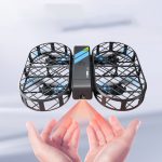 Drone quadricoptère compact avec caméra intégrée, idéal pour la photographie aérienne et les loisirs. Conception moderne et technologie avancée pour des vols stables.
