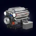 Moteur LEGO détaillé avec composants transparents et mécanismes visibles, illustrant la technologie et la science derrière la fonctionnement d’un moteur.