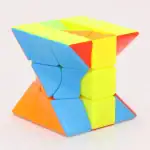 Puzzle cube en plastique multicolore avec formes géométriques, idéal pour stimuler la logique et la concentration.
