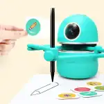 Robot éducatif en forme de pinceau avec caméra, conçu pour encourager l'apprentissage créatif et interactif chez les enfants, intégrant des activités de dessin et de reconnaissance.