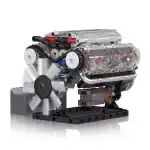 Modèle LEGO de moteur scientifique avec pièces détaillées, incluant un ventilateur, pistons et composants mécaniques, illustrant la technologie et la mécanique.