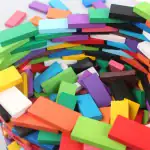 Craies colorées pour tableau blanc ou noir, parfaites pour l'éducation et la décoration scientifique. Idéal pour créer des dessins, écrire ou décorer avec style.