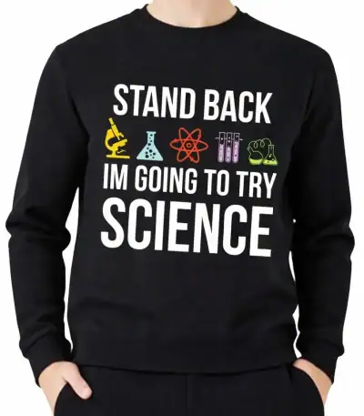 Une veste à capuche noire avec le texte "Stand Back, I'm Going to Try Science" et des icônes de laboratoire colorées, idéale pour les amateurs de science et de décoration scientifique.