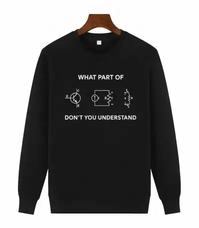 Pull noir avec diagrammes électriques et texte amusant.
