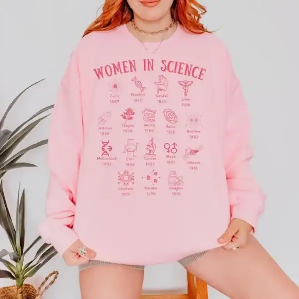 Sweatshirt rose avec motifs de femmes en science, illustrant l'engagement et la contribution des femmes dans le domaine scientifique. Parfait pour une tenue décontractée et engagée.