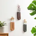 Décorations murales en bois avec design moderne, parfaites pour une décoration scientifique ou naturelle, à suspendre dans un intérieur contemporain ou un bureau.