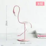 Flament rose décoratif en métal, hauteur 28cm, largeur 16cm, parfait pour la décoration intérieure ou comme objet de collection.